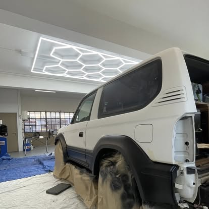 4X4 blanc au départ